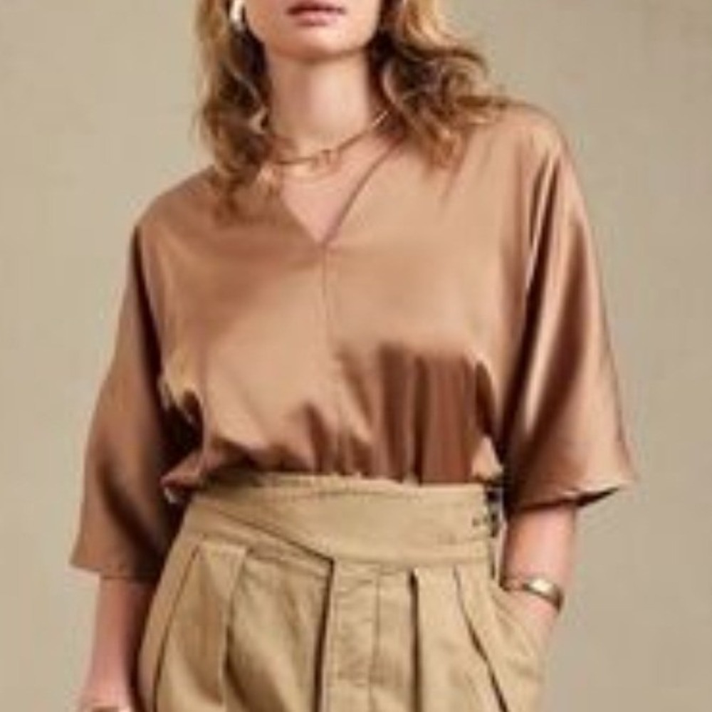 Banana Republic Satin V‎ Neck Batwing Sleeve Top Khaki Tan Medium